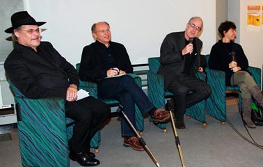 la Giuria del Premio (da sn J. Zoderer, P. De Marchi, C. Martinelli, P. Oberdorfer e L. Ginzburg) e la scrittrice Kareen De Martin Pinter, ospite d'onore della Premiazione