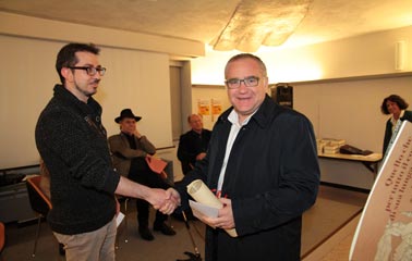 M. Bonelli, presidente Cassa Rurale di Primiero, premia Mario Rumor
	